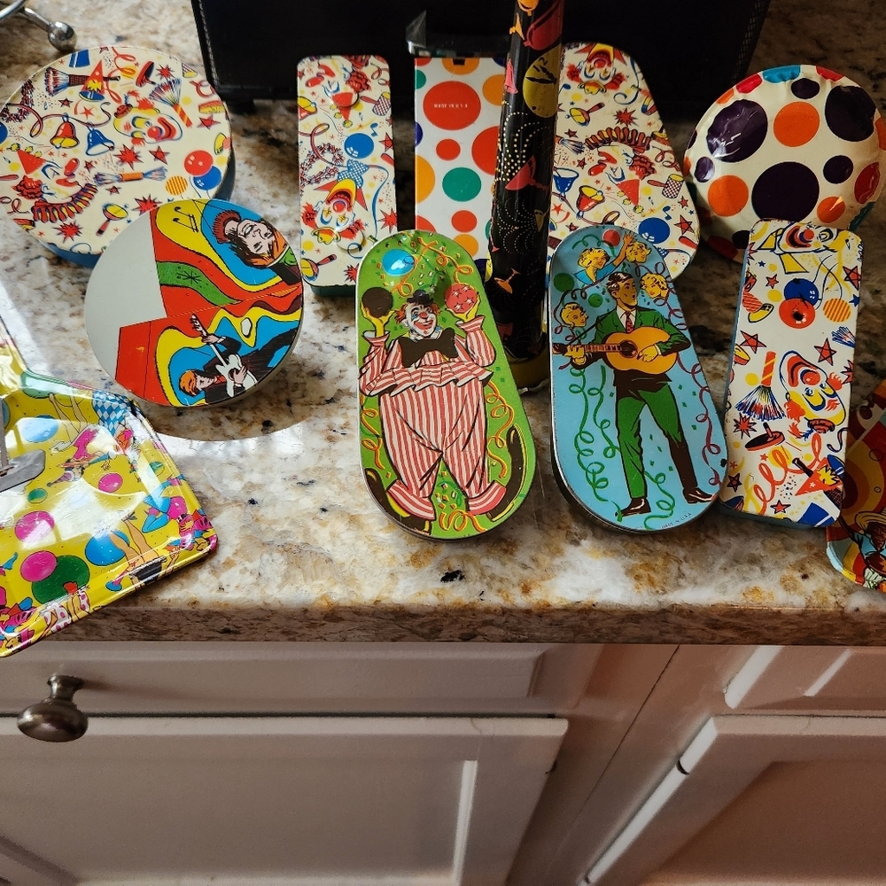 Set Of 12 Colorful Vintage Party Noise Maker Tin Spinner - Picture 11 of 13